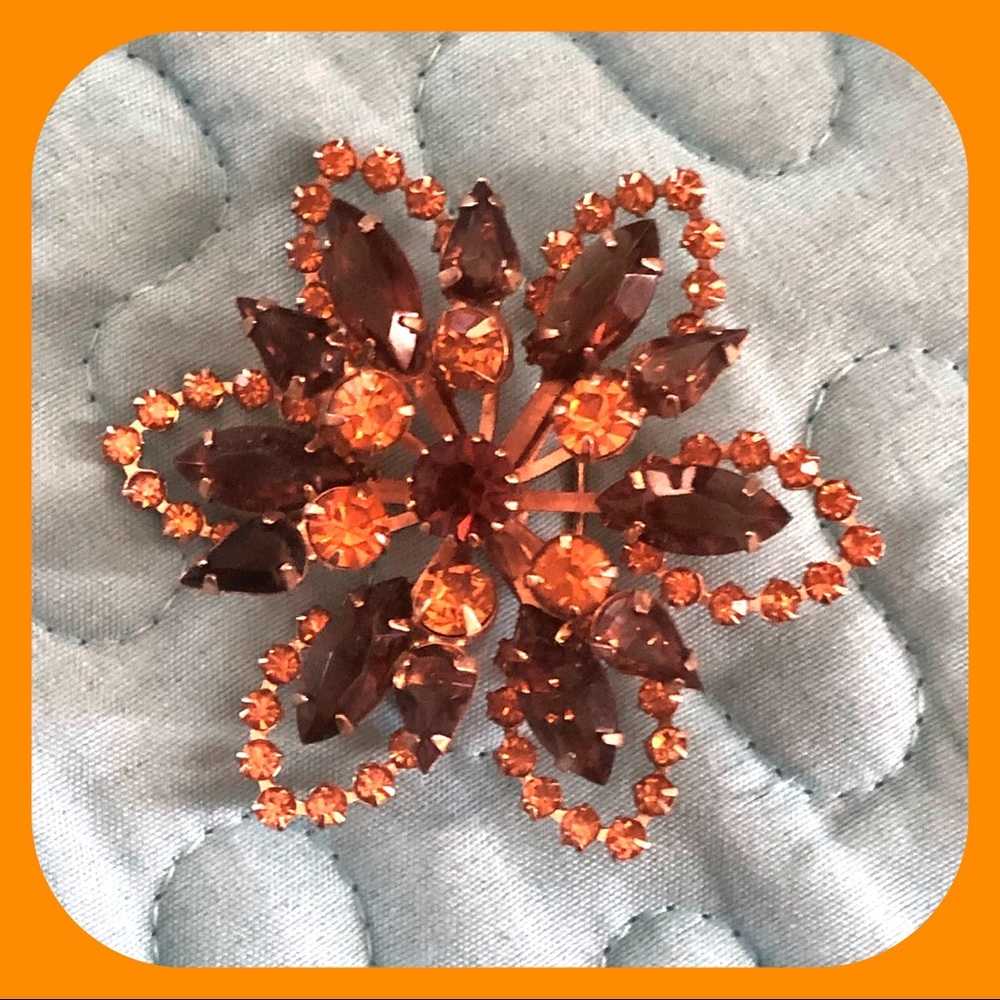 🧡VINTAGE Amber Yellow Large Dimensional Brooch🧡